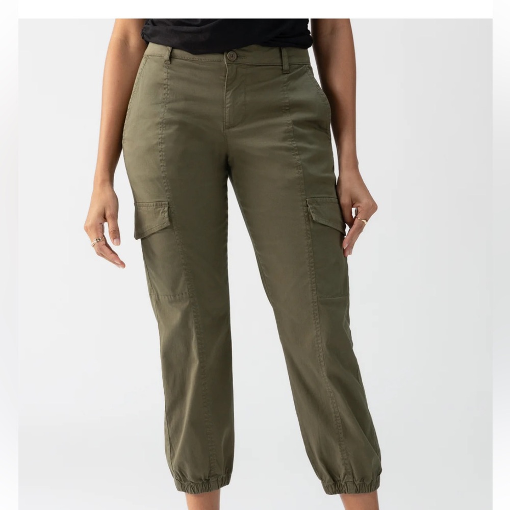 Sanctuary Rebel jogger in hiker green